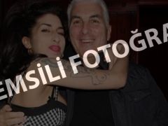 Mitch Winehouse: Amy’nin ruhu yanıma geliyor