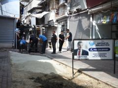TARİHİ UZUN ÇARŞIDA YOLLAR YENİLENİYOR