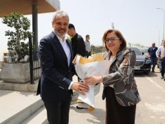 GAZİANTEP BÜYÜKŞEHİR BELEDİYE BAŞKANI ŞAHİN’DEN BAŞKAN ÖNTÜRK’E HAYIRLI OLSUN ZİYARETİ  FATMA ŞAHİN “HATAY İÇİN HAZIRIZ” DEDİ