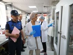 HBB, ZABITA EKİPLERİ DENETİMLERİNİ SÜRDÜRÜYOR BÜYÜKŞEHİR ZABITASI KASAPLARI DENETLEDİ