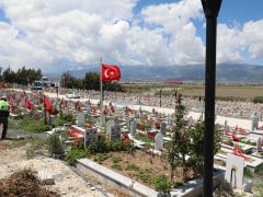 HBB DEPREM ŞEHİTLİĞİ’NDE BAKIM ÇALIŞMASI GERÇEKLEŞTİRDİ