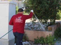BÜYÜKŞEHİR EKİPLERİ SİNEK VE HAŞERE İLE MÜCADELEYE DEVAM EDİYOR İSKENDERUN’DA 300 NOKTA İLAÇLANDI