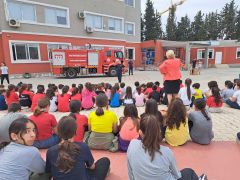 HATAY İFTAİYESİNDEN KONTEYNER KENT PERSONELİNE EĞİTİM YANGIN EĞİTİMLERİYLE ÖĞRENCİ, PERSONEL VE VATANDAŞLAR BİLİNÇLENİYOR