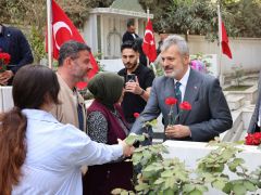 BAŞKAN ÖNTÜRK’TEN ŞEHİTLİKLERE ANLAMLI ZİYARET  