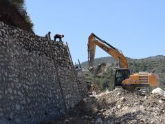 SERİNYOL – MADENLİ YOLUNDA ÇALIŞMALAR SÜRÜYOR     20 KM UZUNLUĞUNDA YOL GENİŞLETME ÇALIŞMASI TAMAMLANDI
