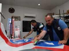 HBB, TRAFİK LEVHALARINI KENDİ ÜRETİYOR