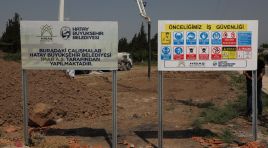 BAŞKAN ÖNTÜRK KUMLU’DA HALI SAHA TEMEL ATMA TÖRENİNE KATILDI