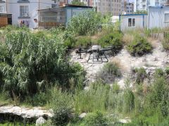 HBB, DEENE’DE SİNEKLERLE MÜCADELEDE HIZ KESMİYOR