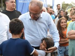BAŞKAN YAPAR, ÇOCUK ŞENLİĞİ’NDE ÇOCUKLARLA BİRLİKTE EĞLENDİ