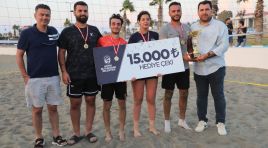 ZAFER COŞKUSU SAHİLDE SPORLA TAÇLANDI