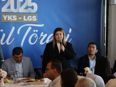 BAŞKAN ÖNTÜRK, DERECEYE GİREN ÖĞRENCİLERİ ÖDÜLLENDİRDİ