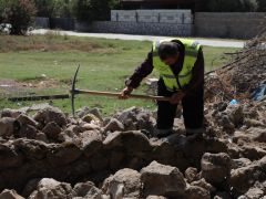 MEZARLIKLARDA TEMİZLİK VE ONARIM ÇALIŞMALARI SÜRÜYOR 