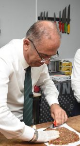 BAŞKAN YAPAR, CUMHURİYET COŞKUSUNU ESNAFLA PAYLAŞTI