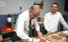 BAŞKAN YAPAR, CUMHURİYET COŞKUSUNU ESNAFLA PAYLAŞTI