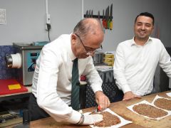 BAŞKAN YAPAR, CUMHURİYET COŞKUSUNU ESNAFLA PAYLAŞTI