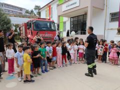 BÜYÜKŞEHİR İTFAİYESİNDEN ÇOCUKLARA YANGIN EĞİTİMİ