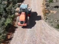 FEN İŞLERİ MÜDÜRLÜĞÜ EKİPLERİ, YOL ÇALIŞMALARINI SÜRDÜRÜYOR