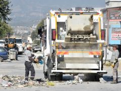 TEMİZLİK İŞLERİ MÜDÜRLÜĞÜ EKİPLERİ, HAFTA SONU SAHADAYDI