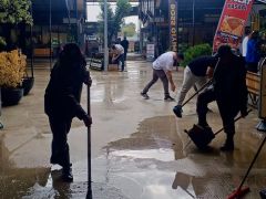 TEMİZLİK İŞLERİ MÜDÜRLÜĞÜ EKİPLERİ, YOĞUN YAĞIŞLARDA SAHADAYDI