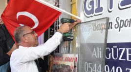 BAŞKAN YAPAR, CUMHURİYET COŞKUSUNU ESNAFLA PAYLAŞTI