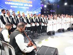 MEDENİYETLER KOROSU’NUN CUMHURİYET KONSERİ MEST ETTİ