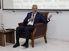 ÜNİVERSİTELİ GENÇLER SORDU BAŞKAN ÖNTÜRK CEVAPLADI