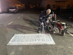 Antakya Belediyesi Fen İşleri Müdürlüğü ekipleri, Kuzeytepe ve Tahtaköprü Mahalleleri’nde yol çalışmaları gerçekleştirdi.