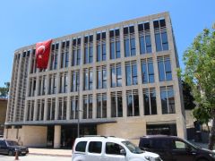 “ENKAZDAN DİRENÇ DOĞDU: HİKMET ÇİNÇİN LİDERLİĞİNDE HATAY TİCARET VE SANAYİ ODASI’NIN YENİDEN YÜKSELİŞ ÖYKÜSÜ”