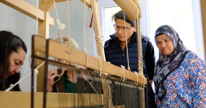 ANTAKYA BELEDİYESİ İPEK EL DOKUMACILIĞI KURSU İLE GELENEKSEL MİRAS GELECEĞE AKTARILIYOR