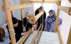 ANTAKYA BELEDİYESİ İPEK EL DOKUMACILIĞI KURSU İLE GELENEKSEL MİRAS GELECEĞE AKTARILIYOR