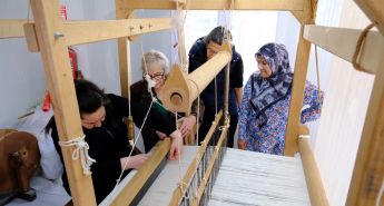ANTAKYA BELEDİYESİ İPEK EL DOKUMACILIĞI KURSU İLE GELENEKSEL MİRAS GELECEĞE AKTARILIYOR