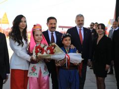 BAŞKAN ÖNTÜRK, 23 NİSAN’I ÇOCUKLARLA KUTLADI