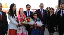 BAŞKAN ÖNTÜRK, 23 NİSAN’I ÇOCUKLARLA KUTLADI