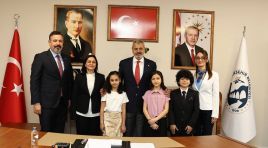 3 MİNİK BAŞKAN HBB BAŞKANLIK KOLTUĞUNA OTURDU