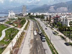 İSKENDERUN SAHİLİNDE YENİLEME ÇALIŞMALARI SÜRÜYOR