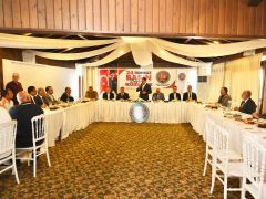 BAŞKAN YAPAR, HATAY GAZETECİLER CEMİYETİ ÜYELERİYLE BİR ARAYA GELDİ