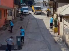 Antakya Belediyesi Temizlik İşleri Müdürlüğü ekipleri, Antakya’nın 95 mahallesinde kapsamlı temizlik çalışmalarını sürdürüyor.