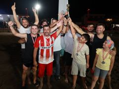 SAMANDAĞ’DA PLAJ FUTBOLU HEYECANI KUPA TÖRENİYLE SONA ERDİ