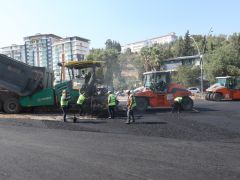 HBB, KIRIKHAN’DA ULAŞIMI RAHATLATACAK YOLU YENİLİYOR   