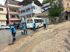 ANTAKYA BELEDİYESİ TEMİZLİK İŞLERİ MÜDÜRLÜĞÜ EKİPLERİ ŞİDDETLİ YAĞIŞ SONRASI SAHADA