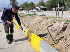 HBB’DEN KIRIKHAN-TOPBOĞAZI YOLUNDA ORTA REFÜJ ÇALIŞMASI