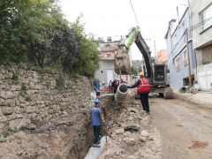 YAYLADAĞI KARAKÖSE’DE 30 YILLIK KANALİZASYON HATTI YENİLENİYOR