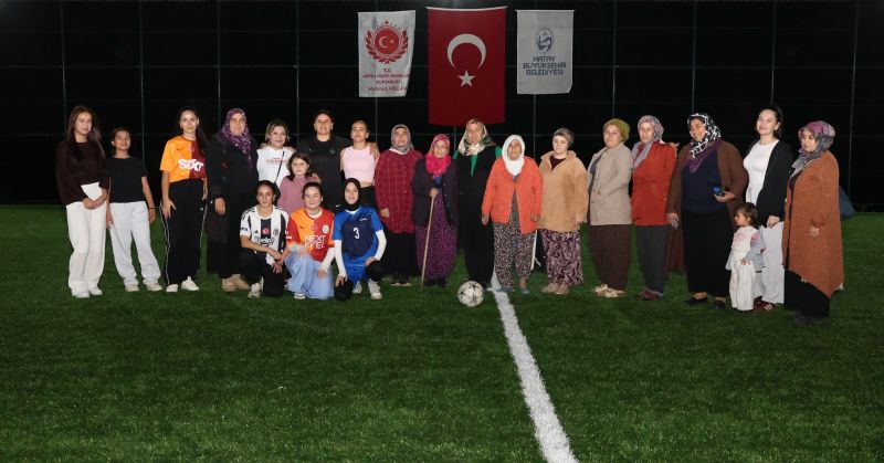 KADINLAR CUMHURİYET COŞKUSUNU HALI SAHADA YAŞADI